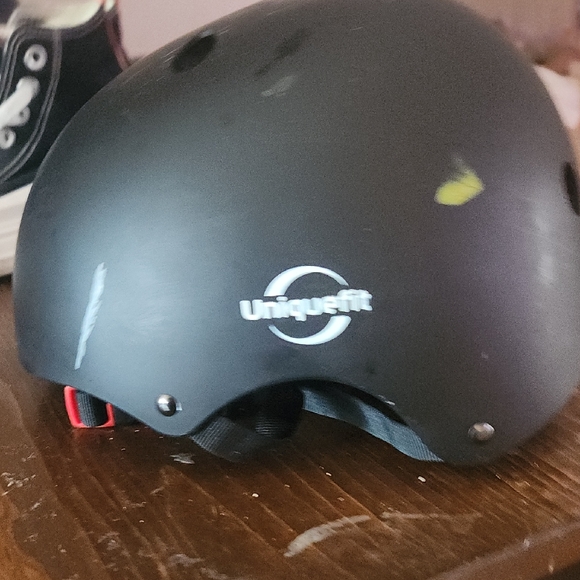 Nique Black Kids Helmet - Picture 1 of 3
